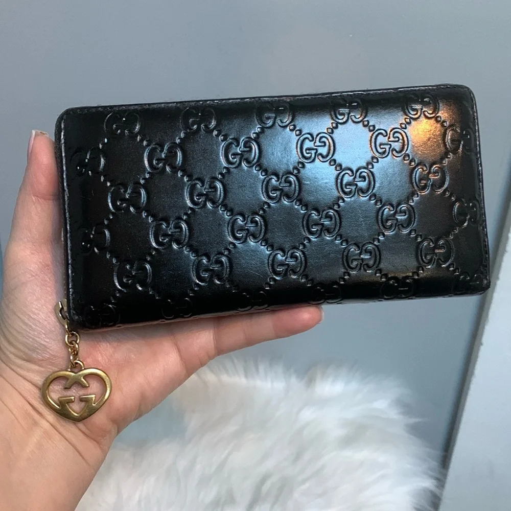 ❌SOLD❌ Authentic Gucci black dyed leather zippy wallet